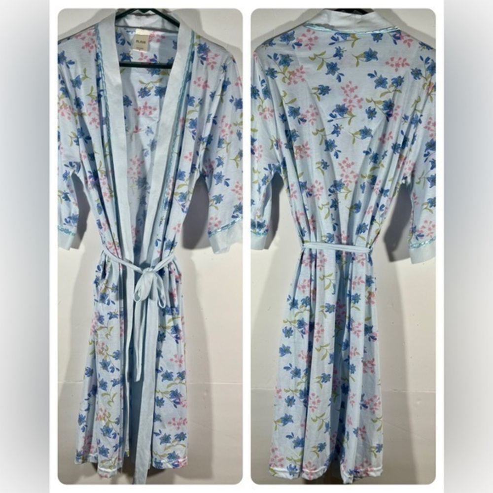 BLAIR WHITE WITH BLUE AND GREEN FLOWERS SIZE MEDIUM